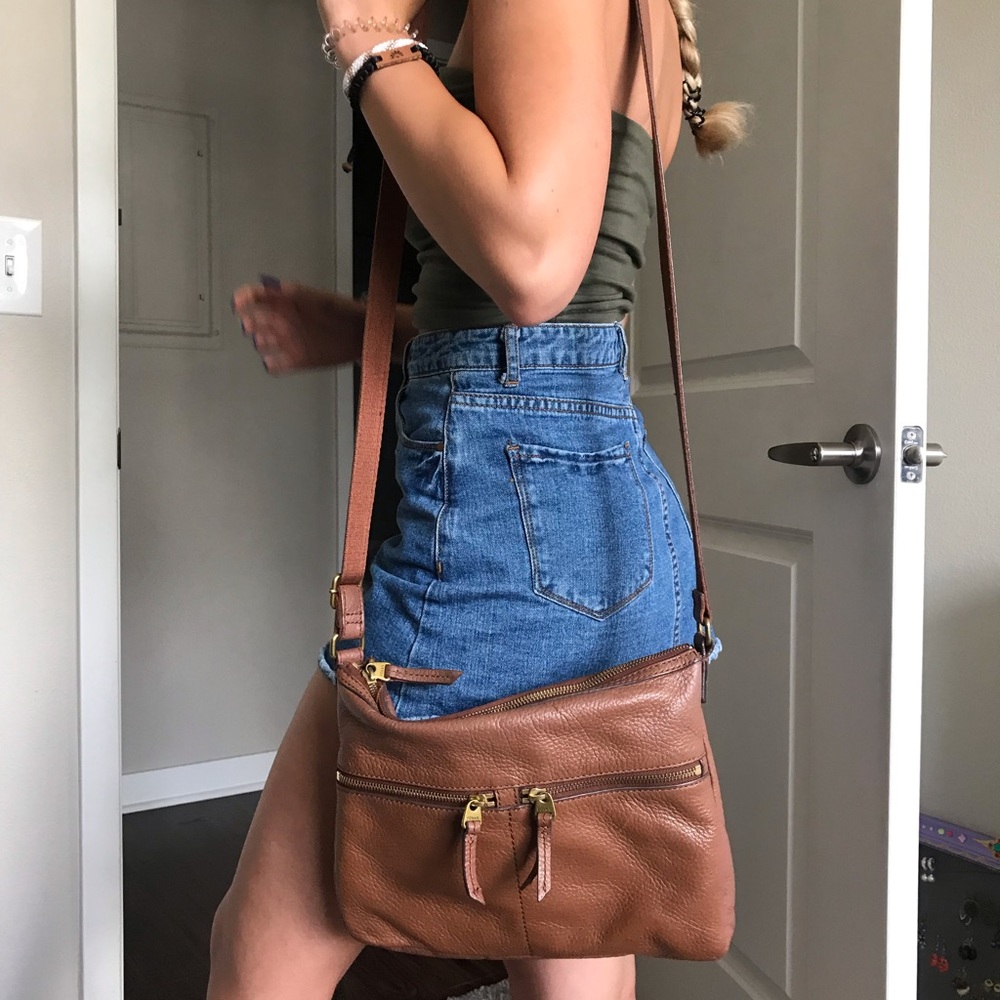 Fossil tan leather over shoulder cross-body purse